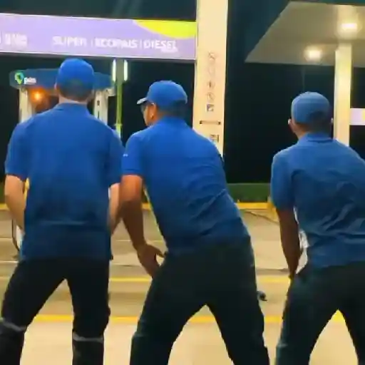 Mueve la pompa 🕺🏻gasolinera⛽