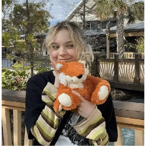 Emma Myers 
