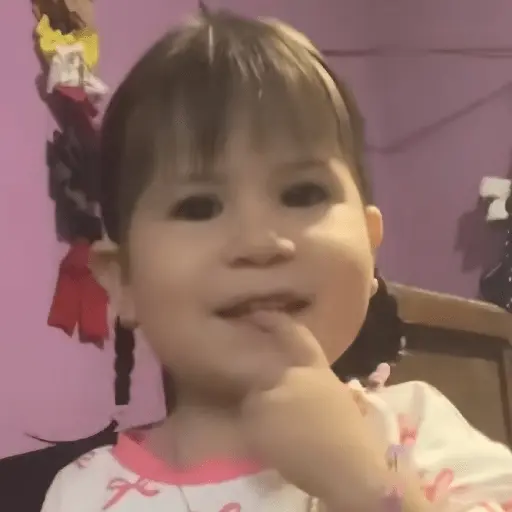 🎀👧🏻Niña mordiendose el dedo👧🏻🎀