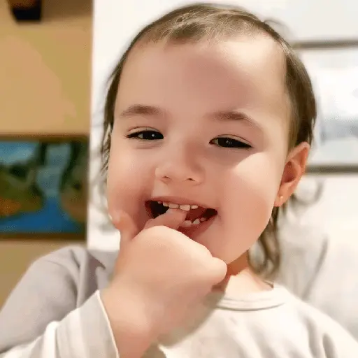 🎀👧🏻Niña mordiendose el dedo👧🏻🎀