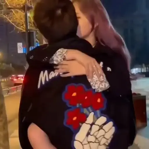 Couple Peluk Hug ❤️