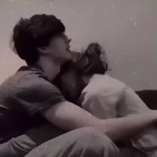 Couple Peluk Hug ❤️