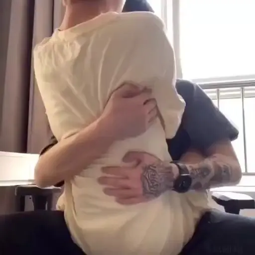 Couple Peluk Hug ❤️