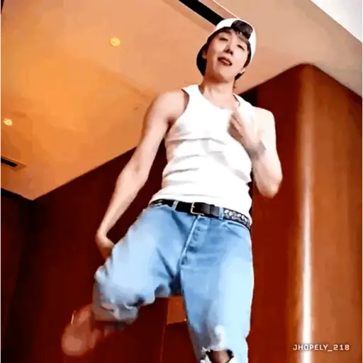 J-HOPE (BTS) 🐿️