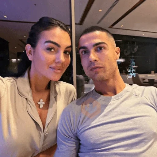 Cristiano Ronaldo & Georgina🤖💏 sticker 25