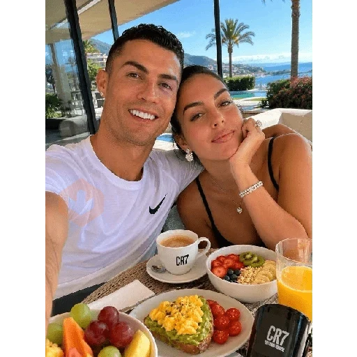 Cristiano Ronaldo & Georgina🤖💏 sticker 22