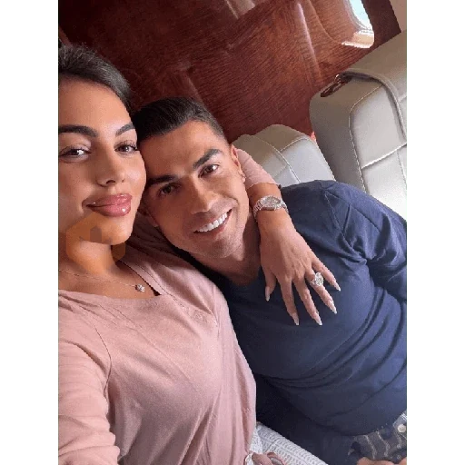 Cristiano Ronaldo & Georgina🤖💏 sticker 20