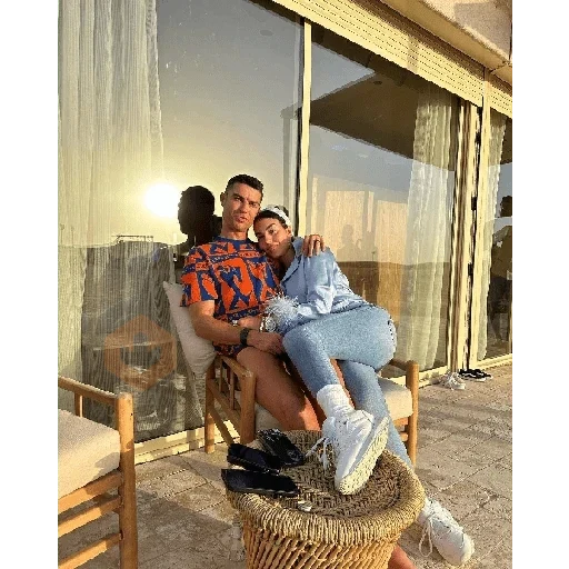 Cristiano Ronaldo & Georgina🤖💏 sticker 16