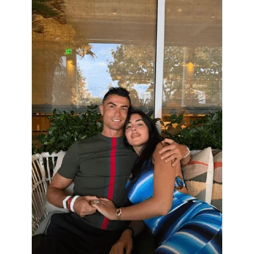 Cristiano Ronaldo & Georgina🤖💏 sticker 11