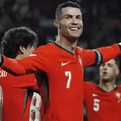 Cristiano Ronaldo | CR7 🇵🇹 sticker 12
