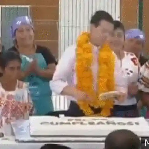 AMLO Y PEÑA CHAIROS Y NINIS sticker 12