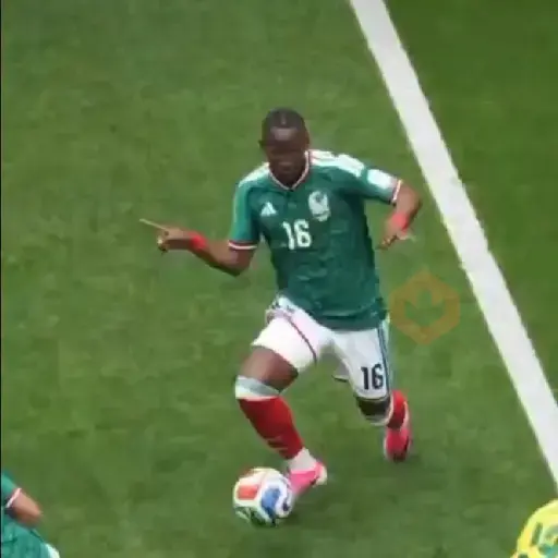 Julián Quiñones 🤫 México ⚽🥅 sticker 17