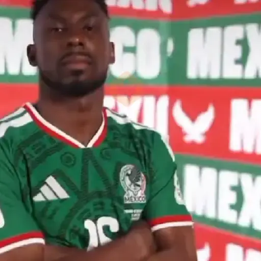 Julián Quiñones 🤫 México ⚽🥅 sticker 13