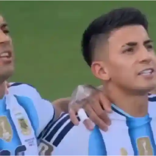 Memes e reações do Messi 😂 sticker 19