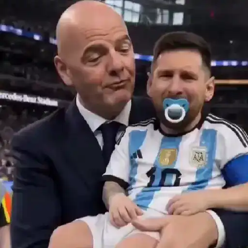 Memes e reações do Messi 😂 sticker 16