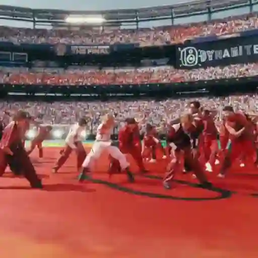 Shakira y BTS mundial clausura sticker 26
