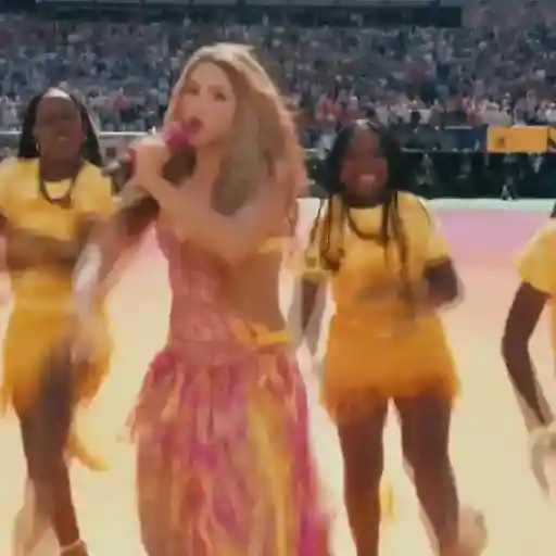 Shakira y BTS mundial clausura sticker 20