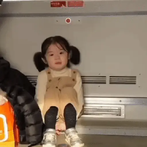 anak kecil GIFs 
