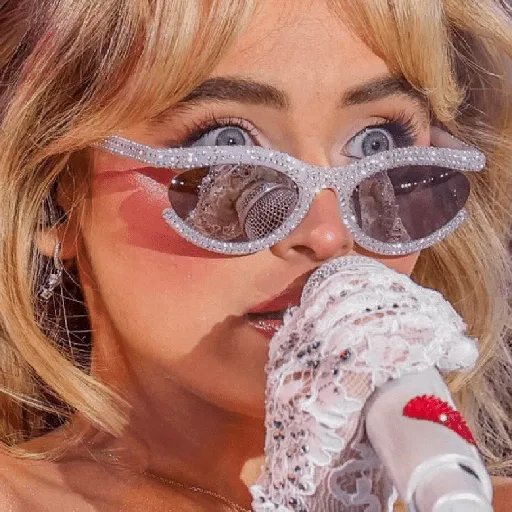 Sabrina Carpenter 
 preview