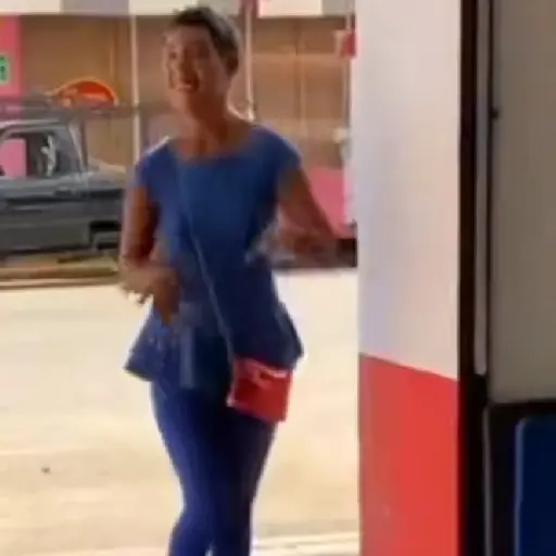 🔥 La pelona del celular📲