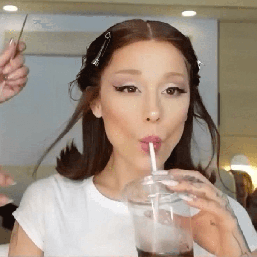 Ariana Grande Latin News preview