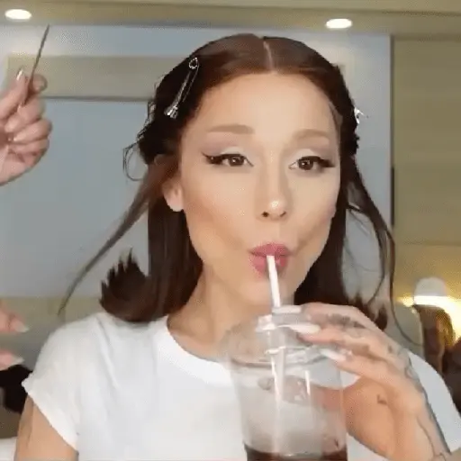 Ariana Grande Latin News