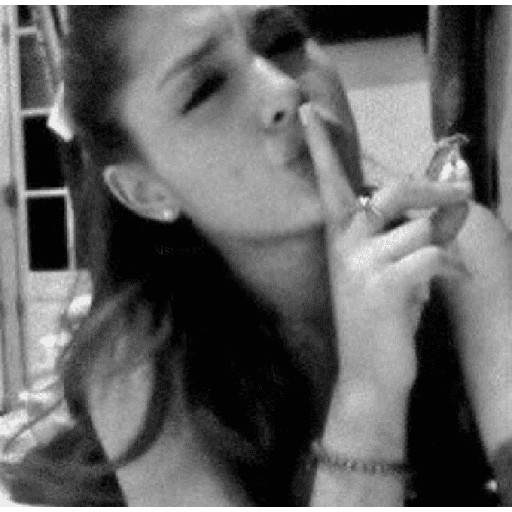 Ariana Grande Latin News preview