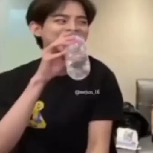 K-pop. | @ocenferios  𝐇aki.