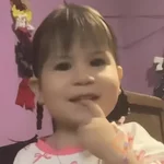 🎀👧🏻Niña mordiendose el dedo👧🏻🎀