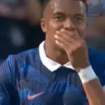 Mbappé / @ive_stickers