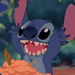 Stitch reagindo 💙